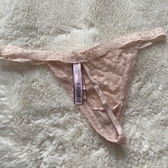 Floral laced Light Pink Victoria Secret G string - Picture 4 of 5